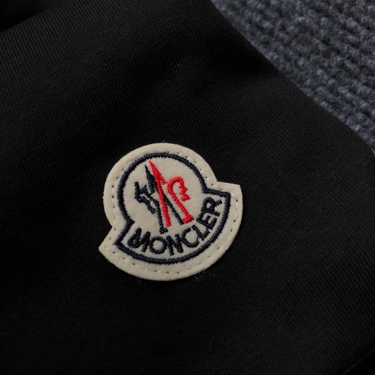 Moncler/ 2026 New Arrival logo T ⚠ ⚠ Quality⚠ Same Style logo ， ， Versatile Same Style Quality : White Black Size : XS ～ L XS : 110 70 58.5 21.5 S : 114 72 60 22 M : 118 74 61.5 22.5 L : 122 76 63 23